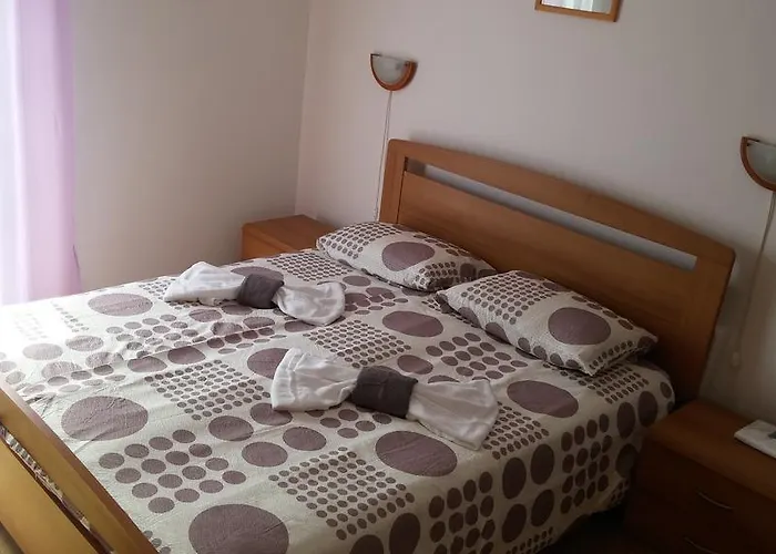 Penthouse Sara Пула