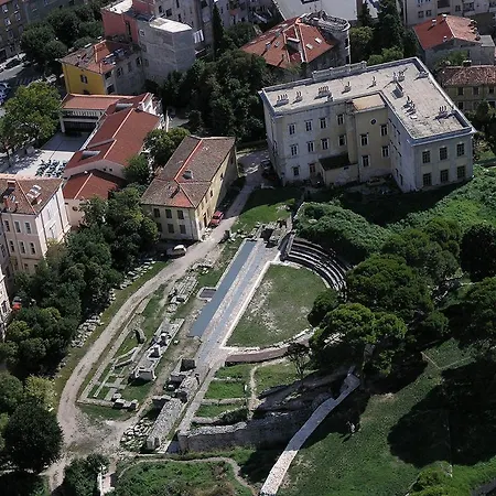 아파트 Penthouse Sara *