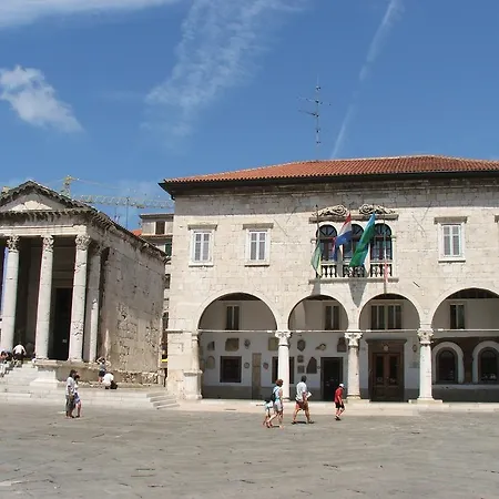 아파트 Penthouse Sara 풀라