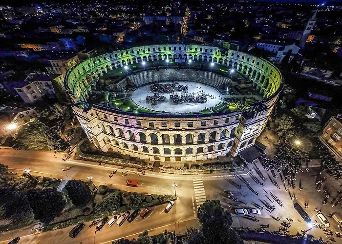 Penthouse Sara 아파트 풀라