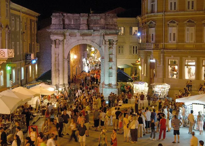 Penthouse Sara * 풀라